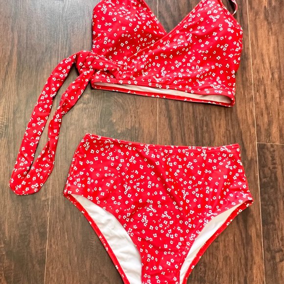SHEIN Red ditsy print bikini, size medium, never worn - Picture 6 of 7